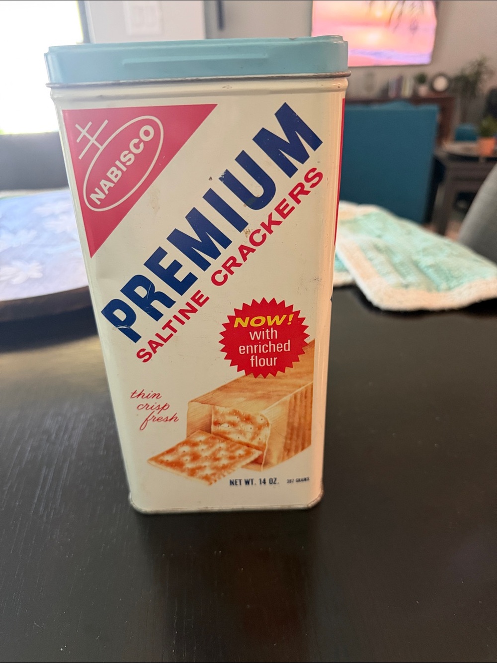 Premium Saltine Crackers Tin - White & Light Blue